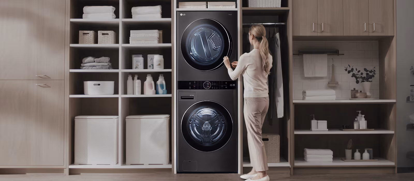 LG WashTower™ dengan Kawalan Tengah